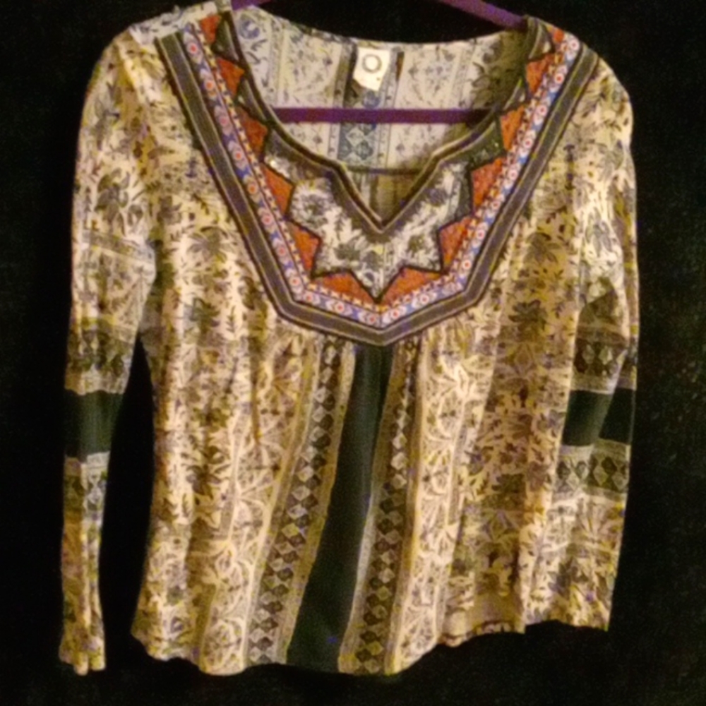 Akemi + kin shirt size medium